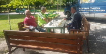 Нови пейки облагородяват паркове и междублокови пространства в Стара Загора