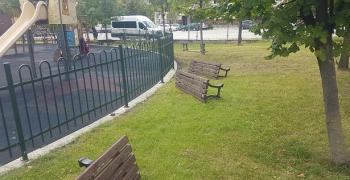 Разкриха кои лица са рушили детски площадки в парк „Артилерийски“