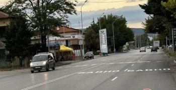 Със сигнализираща маркировка и допълнително осветяване обезопасиха пешеходна пътека в кв. „Кольо Ганчев“