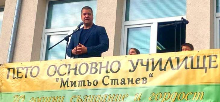 Кметът Живко Тодоров към учениците: Уважавайте учителите, те дават най-доброто от себе си и ви правят по-добри хора