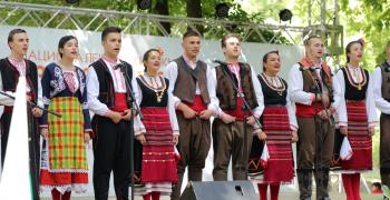 Награди за участниците в Националния тракийски фолклорен събор „Богородична стъпка"