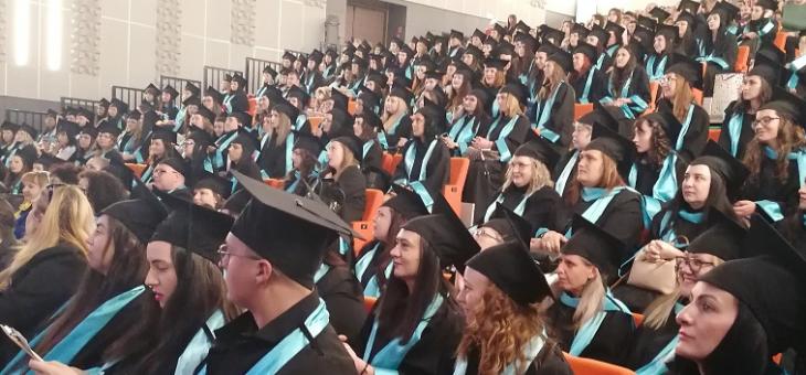 В Стара Загора връчиха дипломите на 267 магистри по педагогика