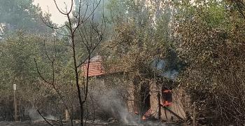 Пожар в Пъстрово, има изгорели къщи