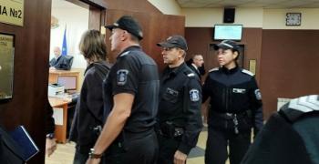 14-годишното момче от Стара Загора, обвинено в убийството на майка си, остава в ареста