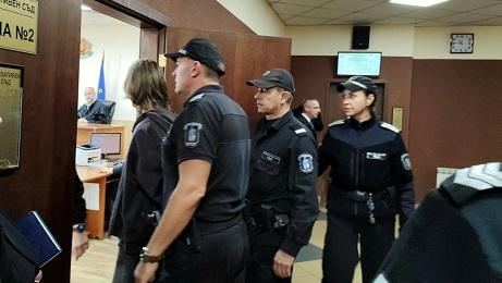 14-годишното момче от Стара Загора, обвинено в убийството на майка си, остава в ареста