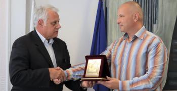 Почетен знак за началника на "Държавен архив" в Стара Загора Галентин Караславов