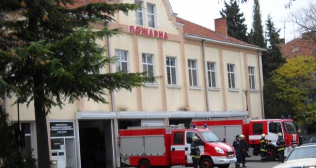 Пожар над Дълбоки, в гасенето участват над 100 души