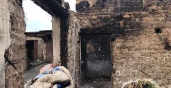 Семейство от Ветрен остана без къща след пожар