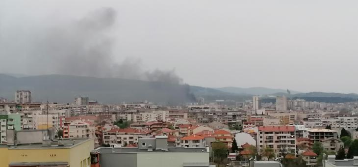 Пожар в Стара Загора, гори изоставен фургон