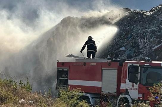 Подвижна станция на РИОСВ  замерва качеството на въздуха край Регионалното депо за отпадъци