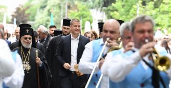 Кметът на Стара Загора поведе празничното шествие: „Със знанието и науката напред“