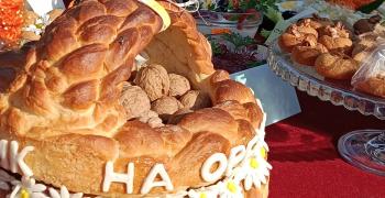 Емблемите на две старозагорски села - райската ябълка и орехът, събраха стотици гости в Хрищени и Оряховица