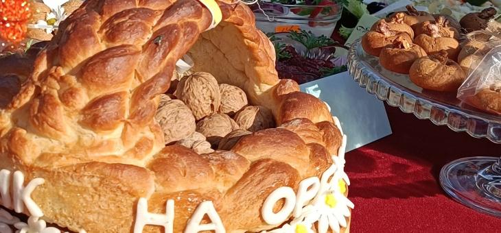 Емблемите на две старозагорски села - райската ябълка и орехът, събраха стотици гости в Хрищени и Оряховица  