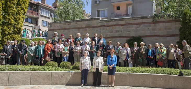 Празнуваха учителите ветерани в Стара Загора