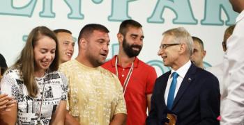 Увеличават студентските стипендии от първи октомври
