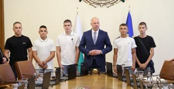 Премиерът Желязков за младежите, помагали в гасенето на пожарите в Сунгурларе: Те са представители на всички, които в тези усилни времена показват човешкия добродетел