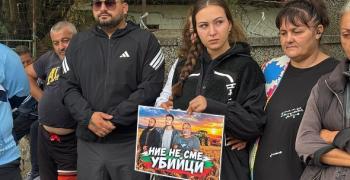 Близки на задържаните за убийството в Странско излязоха на протест