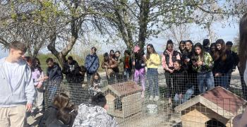 Старозагорски ученици ще са посланици на осиновяването на кучета от общинския приют 