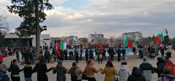 Трети март в Стара Загора: Знамена и българска народна музика в парк "Артилерийски"