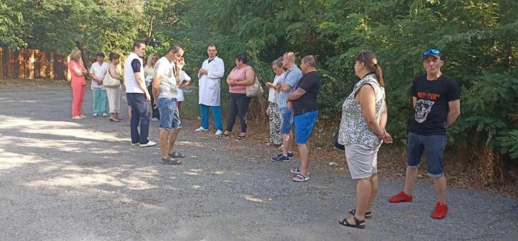 Служители на Психиатричната болница в Раднево излязоха на протест