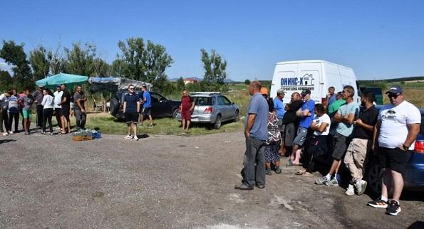 Зеленчукопроизводители блокираха пътя за ГКПП „Маказа“