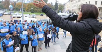 Служителите в държавни институции се готвят за едночасови протести