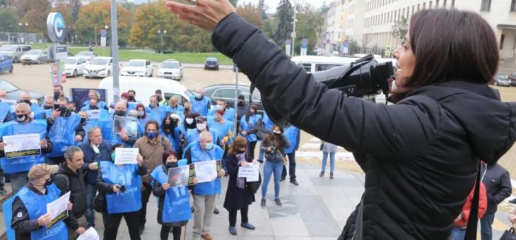 Служителите в държавни институции се готвят за едночасови протести