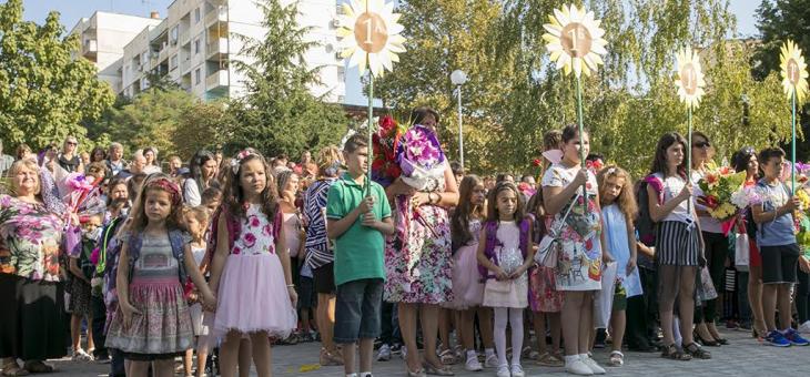 МОН: Сборни паралелки в училищата само при червен сценарий