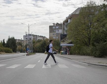 Община Стара Загора припомня: За пешеходците са валидни нови правила, не пресичайте, ползвайки телефона      