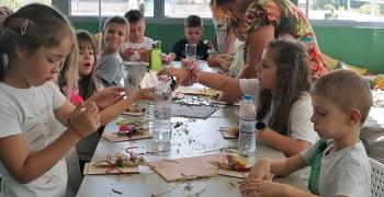 Специален подарък за любима учителка изработиха старозагорски деца