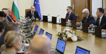 От днес в Министерския съвет работят денонощен горещ телефон и имейл за сигнали за злоупотреба с власт, корупция и конфликт на интереси