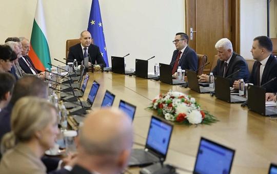 От днес в Министерския съвет работят денонощен горещ телефон и имейл за сигнали за злоупотреба с власт, корупция и конфликт на интереси