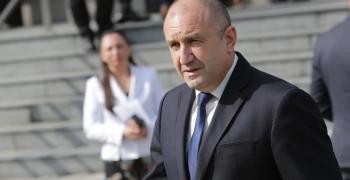 Президентът Румен Радев обяви, че няма да бърза с връчването на първия мандат за правителство