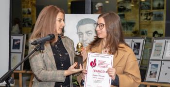 Ралица Райкова спечели златното яйце на конкурса „Веселин Ханчев“ в Стара Загора