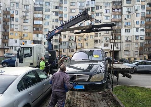 Осем автомобила, излезли от употреба, са преместени от паркинги и междублокови пространства в Стара Загора   