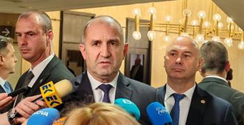Румен Радев категоричен: Няма да се замразява минималната работна заплата