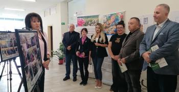 Фотоси, подредени в Регионалното управление на образованието, представят историята на приобщаващото образование в област Стара Загора