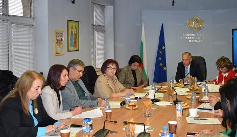 Подписан е анекс за 15% увеличение на заплатите на педагогическите специалисти в предучилищното и училищното образование