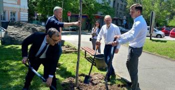 Зам.-кметове засадиха японски вишни в „Зелената алея на бъдещето“ в Стара Загора