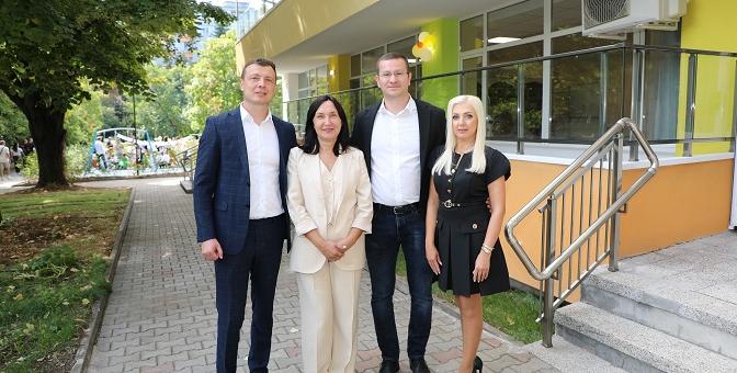 Зам.-кметът Надежда Чакърова откри новата учебна година в обновените ОУ „Самара" и ДГ №66 „Детски рай"   