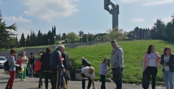 В Деня на труда старозагорци се включиха в акция по почистване на Самарското знаме