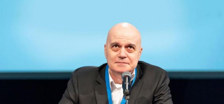 Слави Трифонов: Няма никаква причина да оттеглям кандидатурата на Каримански