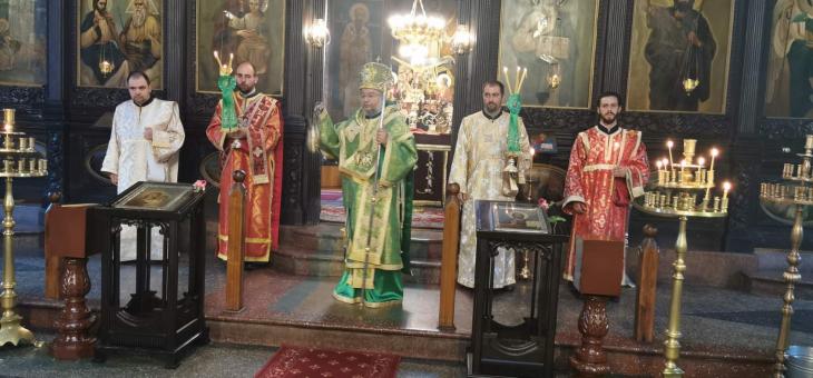 На Петдесетница: Митрополит Киприан служи в храм “Св. Троица”