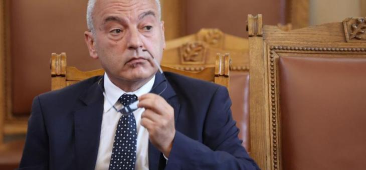 Социалният министър призова лекарите да се ваксинират и да дават пример на пациентите