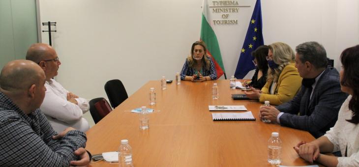 Вицепремиерът Марияна Николова участва в работна среща за създаване на национално меню