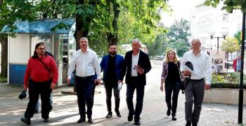 Подкрепа за малките и средни земеделски стопанства и адекватна здравна грижа поискаха хората от Драгомир Стойнев на срещи в общините Братя Даскалови и Чирпан