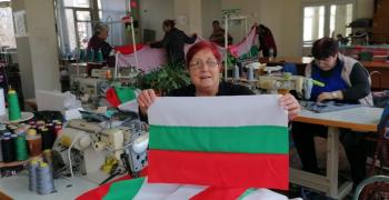 В Стара Загора: Над 800 български знамена ушиха за два месеца в общинското предприятие „Мересев“ ЕООД