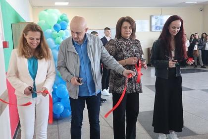 Областният управител Ива Радева откри нов STEM  център в ПГЕ „Джон Атанасов“ в Стара Загора 
