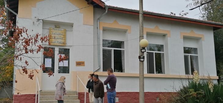 В Руманя изборите са 2 в 1 - с бюлетина и книги