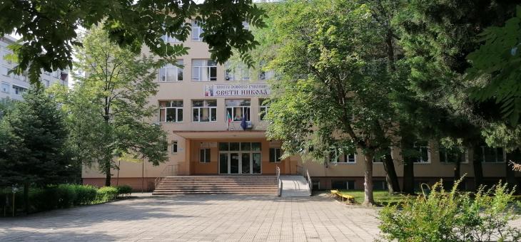 Ученик, преподаватели и треньор са сред заразените с COVID-19 в област Стара Загора
